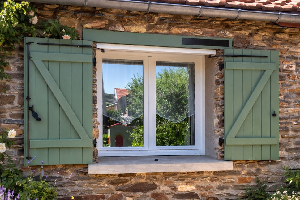 SLID'UP WINEO solaire : le guide complet pour motoriser vos volets battants